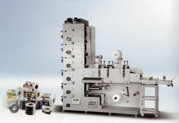 Флексографическая машина для печати этикеток с тремя секциями вырубки ZBS-320G/450G